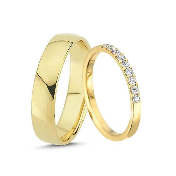 Tidløse Nuran vielsesringe i 14 kt guld med 0,18 ct diamanter – sæt bestående af glat herre- og diamantbesat damering.